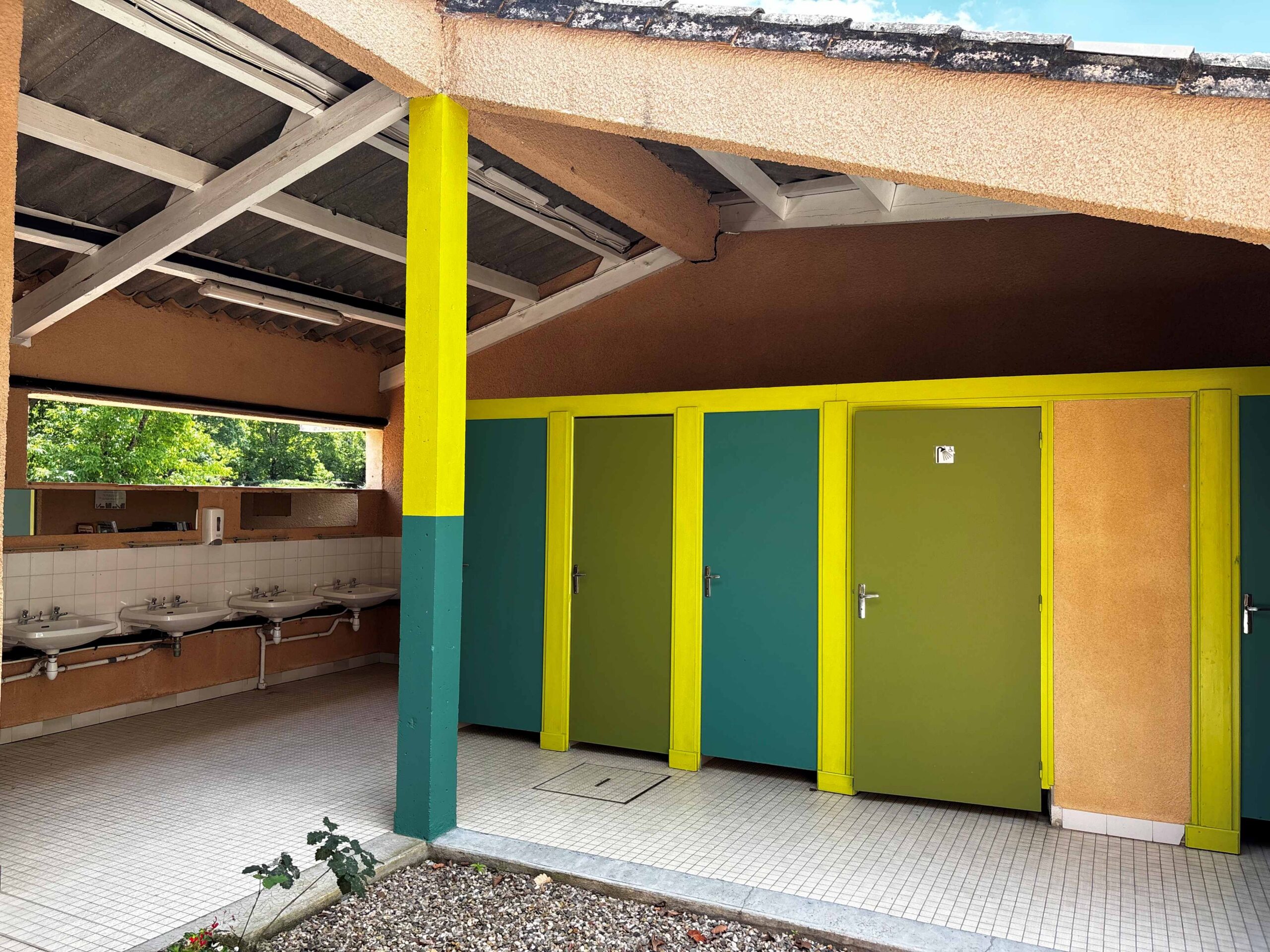 Sanitaire au Camping Lac de Ferrié